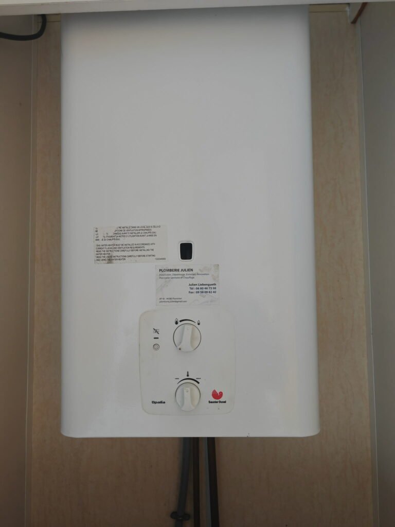 Chauffe-eau gaz Saunier Duval Opalia installé par un plombier chauffagiste
